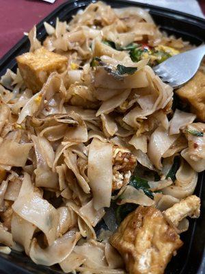 Dry and sticky, flavorless "drunken noodles"