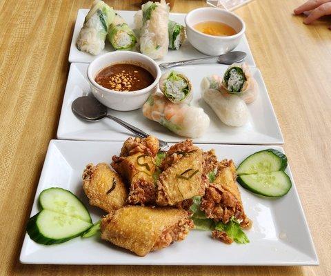 Here are the 3 apps we got; the Gỏi Cuốn - Summer Rolls, the Gỏi Cuốn Bì - Shredded Pork Rolls, and the Cánh Gà Chiên - Pho Nomenal Wings