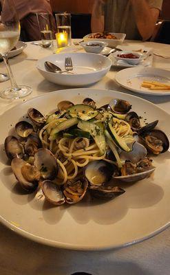 Linguine con Clams, Zucchine, Aglio, Olio e Peperoncino  - $25.50