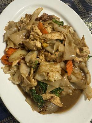 Pad see ew (chicken)