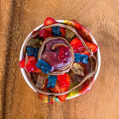 Açaí bowl with strawberry, Delinut chocolate and candy