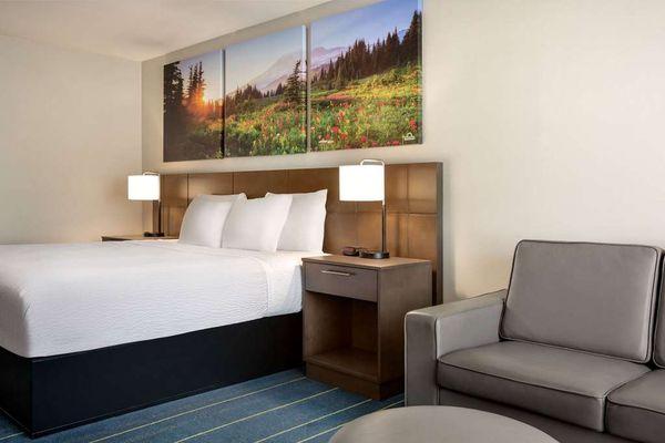 Days Inn & Suites By Wyndham Anaheim at Disneyland Park