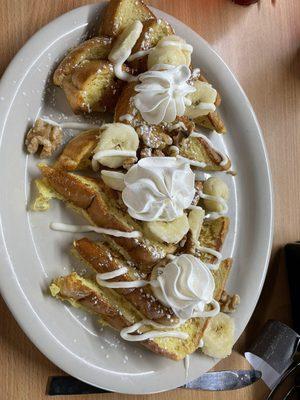 French toast with walnuts and banana