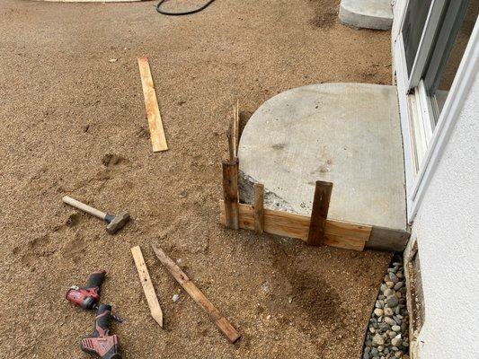 Repairing a broken or chipped concrete step