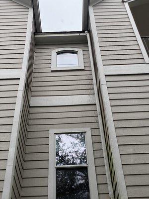 #Before. Three story townhome. Gutter had fallen off due to water damage/rotted facia board