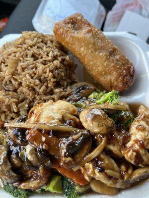 Hunan Chicken lunch combination with fried rice and egg roll