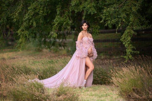 Picture from my maternity photoshoot showcasing a soft glam look. Photo by Kristina Martin Photography.