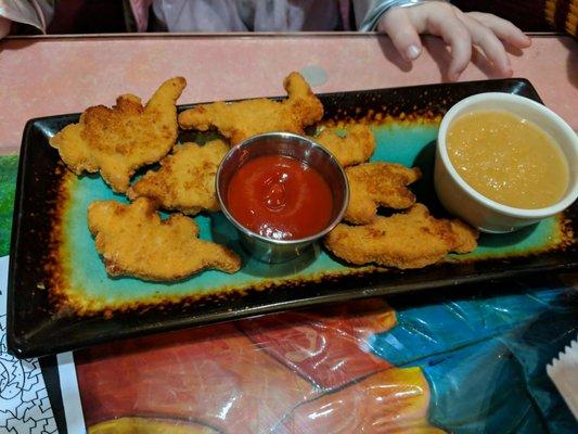 Kids chicken nuggets with applesauce