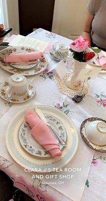 unique and cute table setting