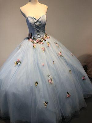 Beautiful Quincenyetta dresses!