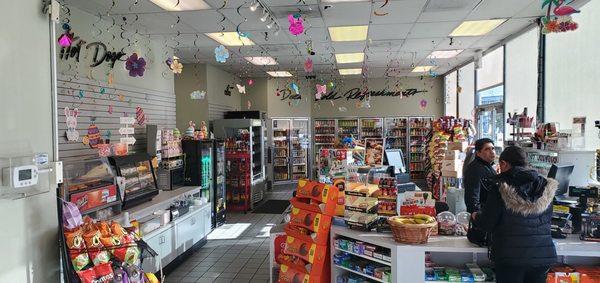 Friendly staff and fully stocked party gas station.