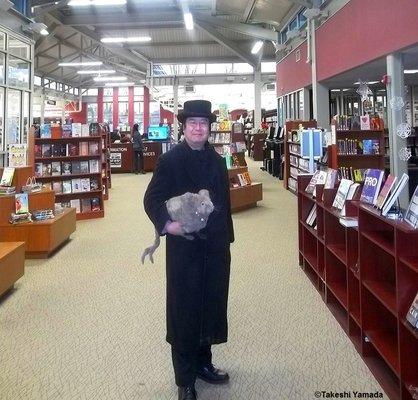 Hillsborough Public Library (New Jersey). Dr. Takeshi Yamada and Seara (Coney Island sea rabbit).  2015.02.26. Clean and spacious.