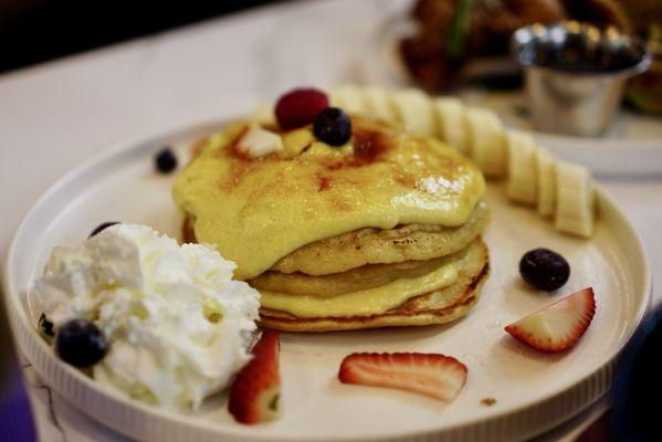 Crème Brûlée Pancakes - IG: @nelson_eats