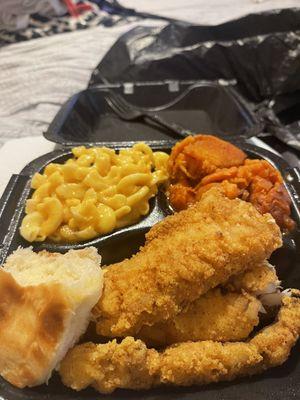 This is food soooo good, the fish was nice and hot, the macaroni and cheese was soooo good and yams was good.