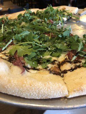 Arugula Pizza with prosciutto, never disappoints