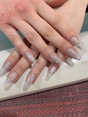 Make your February fairytale dreams come true with shining shimmering appending nails.