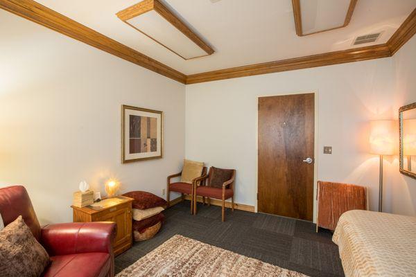 Treatment room 2 where Jennifer Ferrante offers Hypnotherapy, AromaTouch Therapy and Reiki Energy Healing.