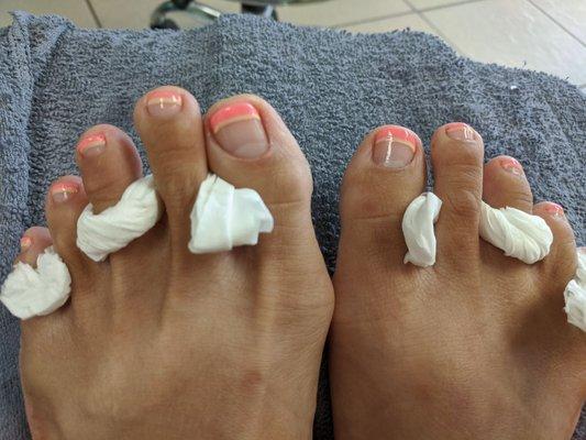 .. and here's the complimenting pedi design. Love it.