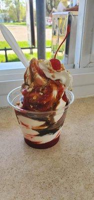 Chocolate strawberry sundae