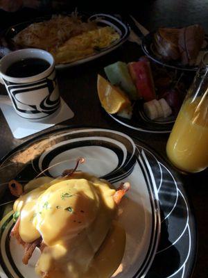 California Benny w/ fruit. Mimosas. Tri-tip w/ eggs. Ridiculous!!! Moan with every bite!!!