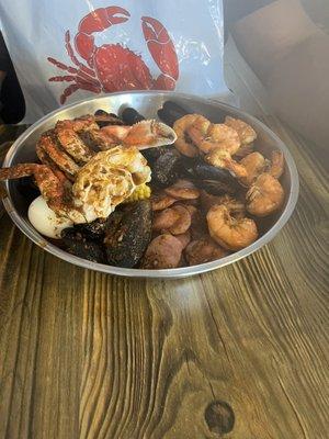 Shrimp,mussels and Dungeness crab