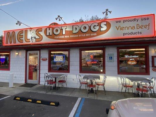 Mel's Hot Dog on Busch Blvd