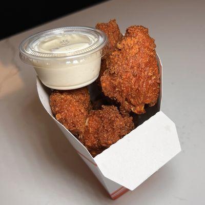 Buffalo Wings in a clam box