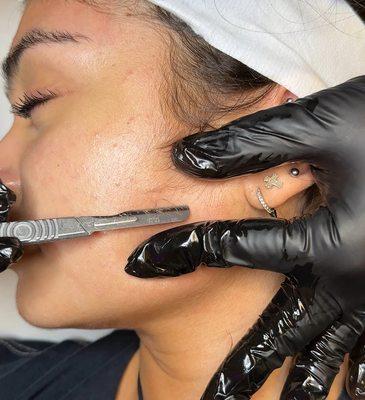 Dermaplaning facial