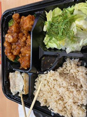 General Tso chicken bento box