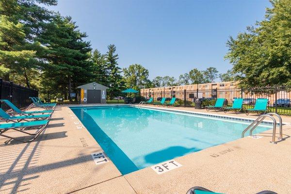 Photo of the pool area at Bank Reserve in Cincinnati Ohio