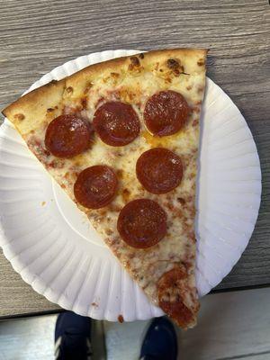 Pepperoni pizza slice