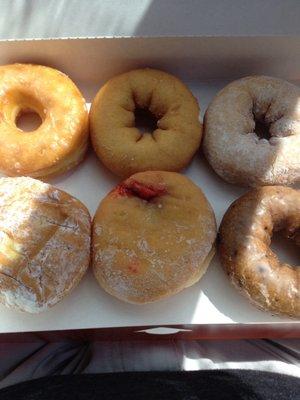 How does a doughnut shop get 1.5 stars? Give you a half dozen mixed when you ordered half dozen glazed. #onejob