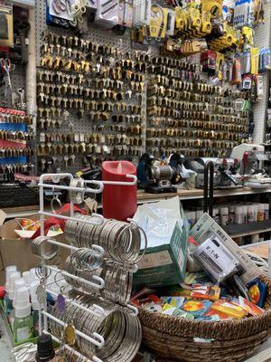 This place is a classic NYC Neighborhood Hardware Store. I love it! 05/16/22