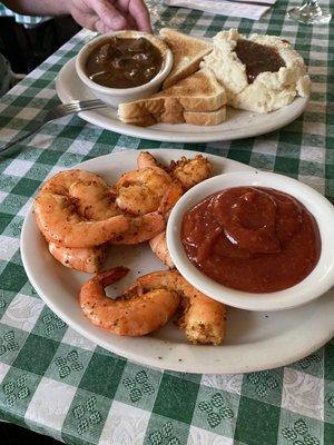 1/2 lb jumbo shrimp  Tips and toast with mashed potatoes and gravy   Best shrimp anywhere for $9