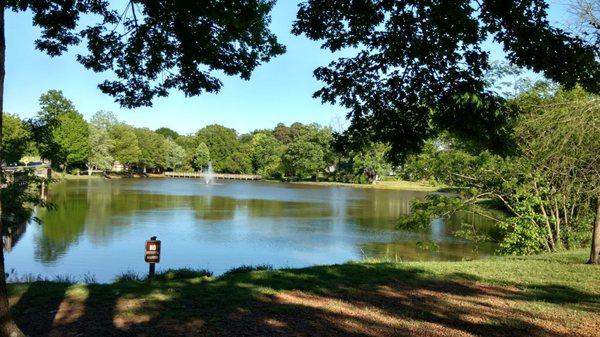 Water fountain in the middle of the pond.