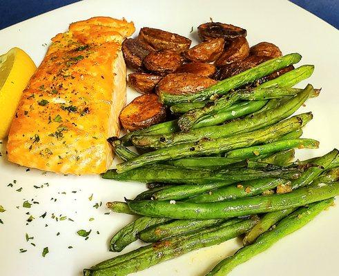 Seared Salmon with Roasted Potatoes & Chef's Vegetable