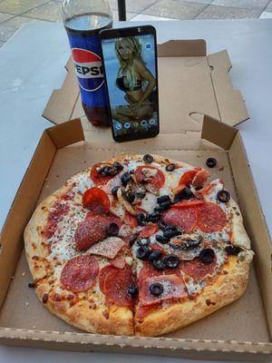 Best Pizza in Las Vega$ Yo!!! This is tha Bugsy!!! With a Pepsi & My Date: Pamela Anderson Y'all!!!