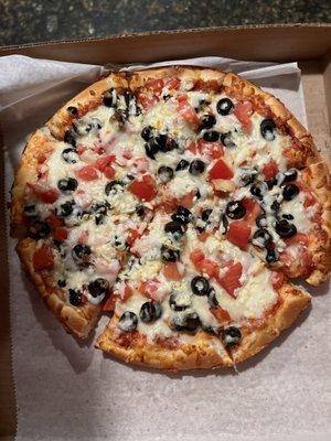 Made their signature pizzas vegetarian by swapping chicken for black olives- it was delicious!