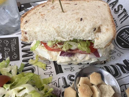 Egg salad sandwich with lettuce/tomatoe/onion