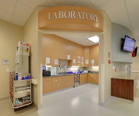 Laboratory at America's ER Medical Centers: 24/7 Emergency Room & Urgent Care.