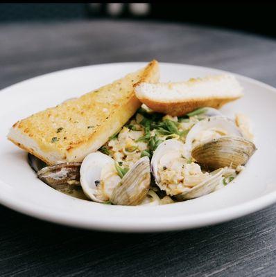 Linguini and clams