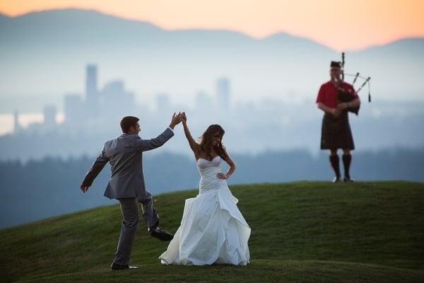 Bagpiper at Newcastle Golf Club.