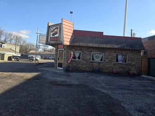 Side view of restaurant