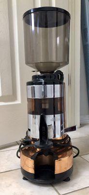 Italian high quality anodized aluminum coffee grinder, distributed by Fama manufactured in 1991.