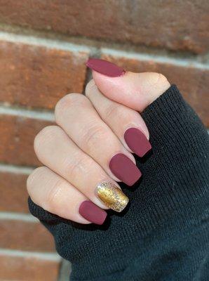 Matte top coat and gold beautifully done.