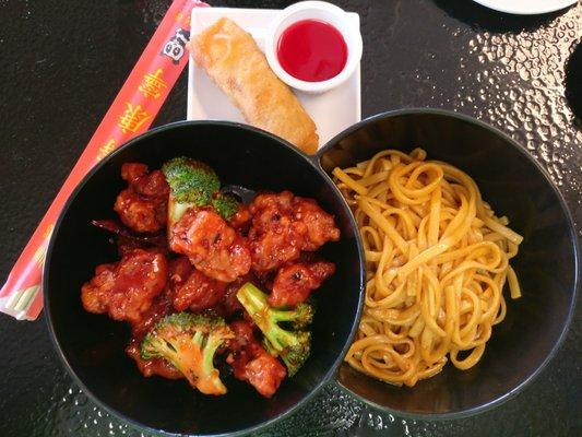 General Tso chicken - lunch special