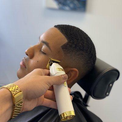 Low stretch fade cut by dice the barber.