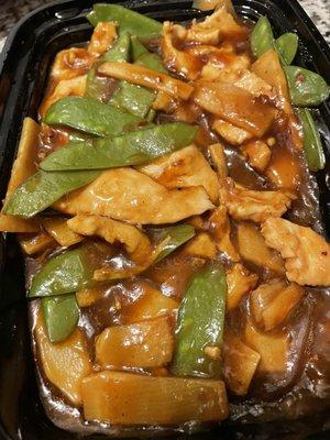 Chicken Chicken with Snow Peas (typically with white sauce)