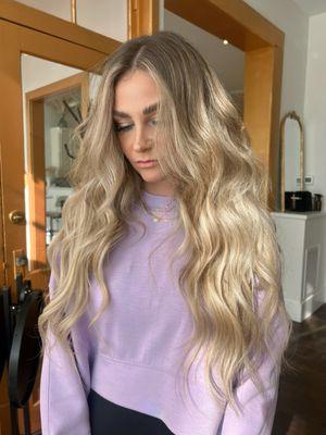 Blonde 22inches extensions