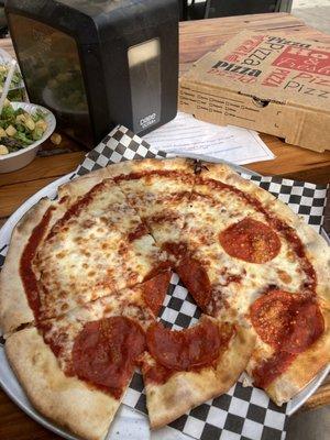 14" pie. I asked for EZ pepperoni on one side. Clean pie but bland